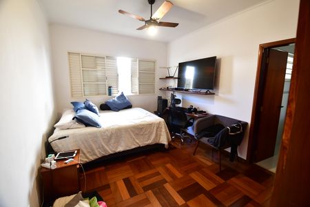 Casa à venda com 300m², 4 quartos e 4 vagasQuarto 2 - Suíte