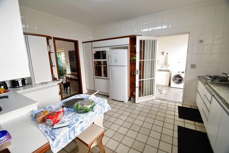 Casa à venda com 300m², 4 quartos e 4 vagasCozinha