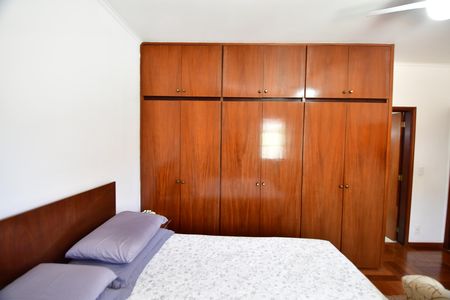 Casa à venda com 300m², 4 quartos e 4 vagasQuarto 4 - Suíte