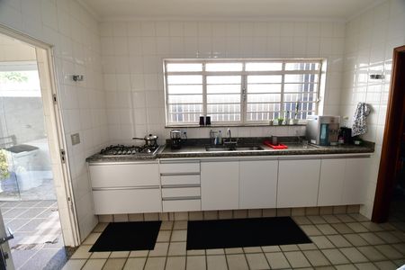 Casa à venda com 300m², 4 quartos e 4 vagasCozinha