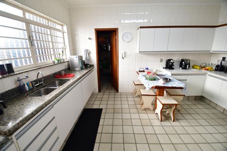 Casa à venda com 300m², 4 quartos e 4 vagasCozinha