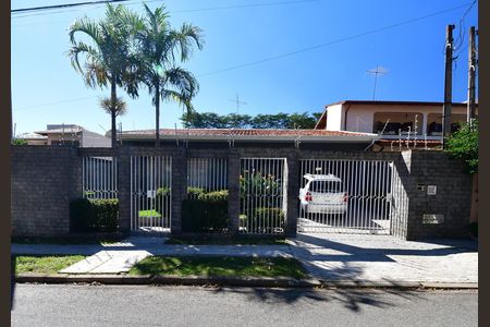 Casa à venda com 300m², 4 quartos e 4 vagasFachada