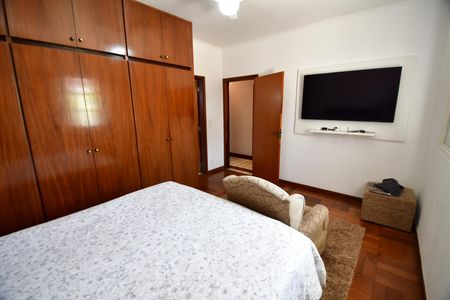 Casa à venda com 300m², 4 quartos e 4 vagasQuarto 4 - Suíte