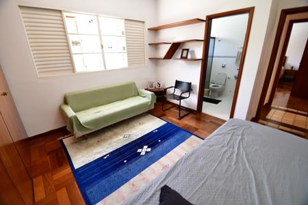 Casa à venda com 300m², 4 quartos e 4 vagasQuarto 3 - Suíte