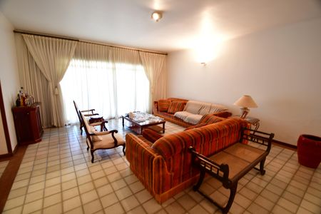 Casa à venda com 300m², 4 quartos e 4 vagasSala