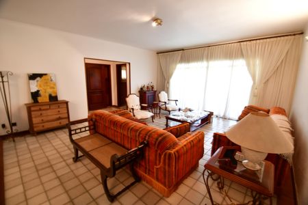 Casa à venda com 300m², 4 quartos e 4 vagasSala