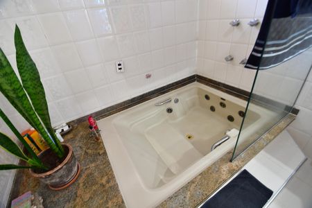 Casa à venda com 300m², 4 quartos e 4 vagasBanheiro Suíte