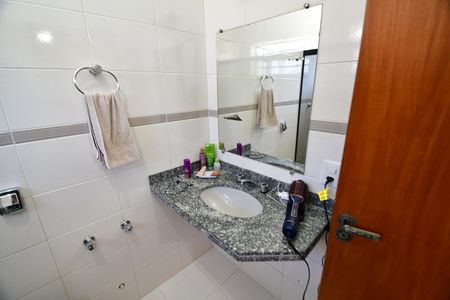 Casa à venda com 300m², 4 quartos e 4 vagasBanheiro Suíte