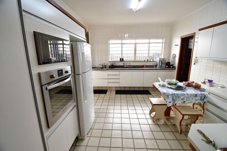 Casa à venda com 300m², 4 quartos e 4 vagasCozinha