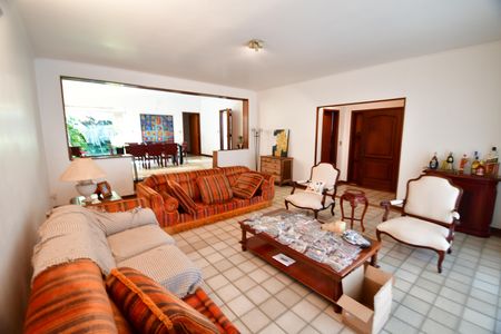 Casa à venda com 300m², 4 quartos e 4 vagasSala
