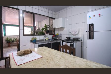 Casa à venda com 4 quartos, 108m² em Fazenda da Juta, São Paulo