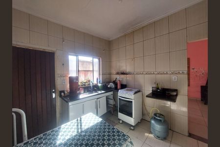 Casa para alugar com 125m², 2 quartos e 2 vagasCozinha