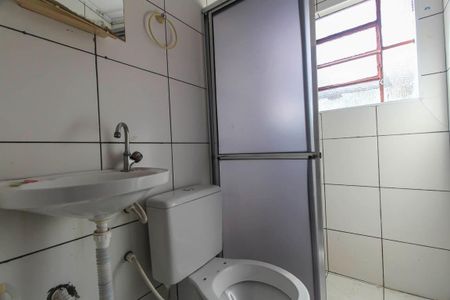 Banheiro de casa para alugar com 2 quartos, 100m² em Jardim Caguassu, São Paulo