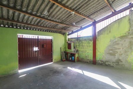 Garagem de casa para alugar com 2 quartos, 100m² em Jardim Caguassu, São Paulo