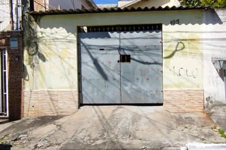 Fachada de casa para alugar com 2 quartos, 100m² em Jardim Caguassu, São Paulo