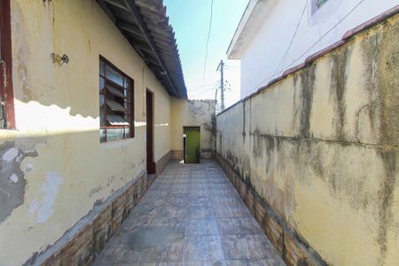 Área de Serviço de casa para alugar com 2 quartos, 100m² em Jardim Caguassu, São Paulo