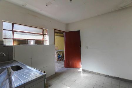 Cozinha de casa para alugar com 2 quartos, 100m² em Jardim Caguassu, São Paulo