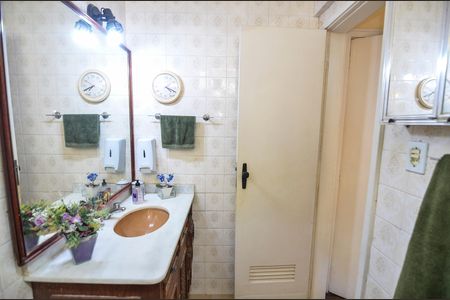Apartamento à venda com 106m², 3 quartos e 1 vaga Apartamento à venda com 106m², 3 quartos e 1 vagaBanheiro da Suíte