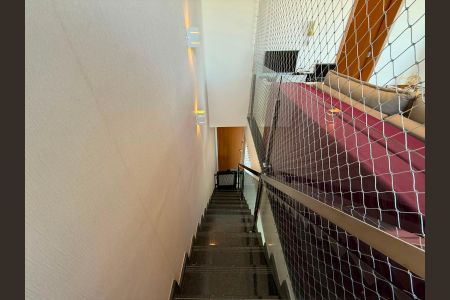 Apartamento à venda com 126m², 2 quartos e 2 vagasEscadas 