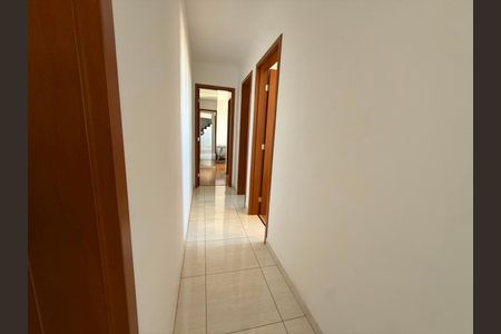 Apartamento à venda com 126m², 2 quartos e 2 vagasCorredor 