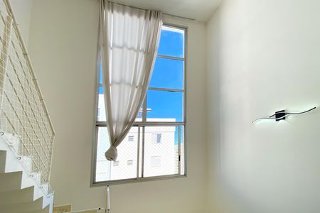 Apartamento para alugar com 220m², 5 quartos e 2 vagas Apartamento para alugar com 220m², 5 quartos e 2 vagasHall da Escada