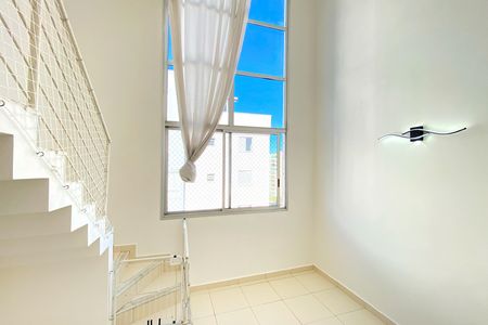 Apartamento para alugar com 220m², 5 quartos e 2 vagas Apartamento para alugar com 220m², 5 quartos e 2 vagasHall da Escada