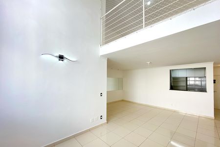 Apartamento para alugar com 220m², 5 quartos e 2 vagas Apartamento para alugar com 220m², 5 quartos e 2 vagasHall da Escada