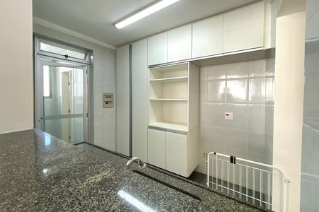 Apartamento para alugar com 220m², 5 quartos e 2 vagas Apartamento para alugar com 220m², 5 quartos e 2 vagasCozinha