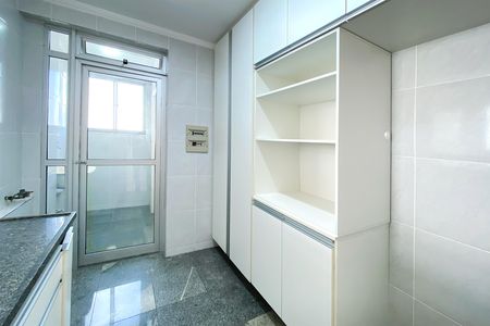 Apartamento para alugar com 220m², 5 quartos e 2 vagas Apartamento para alugar com 220m², 5 quartos e 2 vagasCozinha
