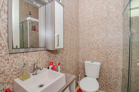 Banheiro de casa à venda com 3 quartos, 230m² em Floresta, Porto Alegre