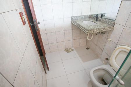 Casa à venda com 180m², 4 quartos e 2 vagasbanheiro da Suíte 2