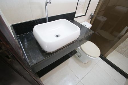 Casa à venda com 180m², 4 quartos e 2 vagasBanheiro da Suíte 1