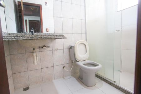 Casa à venda com 180m², 4 quartos e 2 vagasbanheiro da Suíte 2