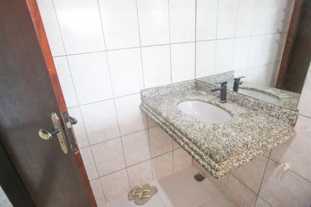 Casa à venda com 180m², 4 quartos e 2 vagasbanheiro da Suíte 2