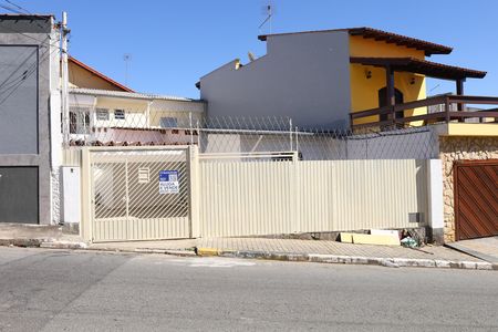 Fachada do imóvel - Placa GRANDE instalada no portão do imóvel dia 20.07.2026 - Código da placa: GBEG-289 de casa à venda com 4 quartos, 180m² em São Miguel Paulista, São Paulo