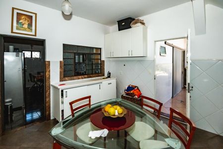 Casa à venda com 4 quartos, 360m² em Copacabana, Belo Horizonte