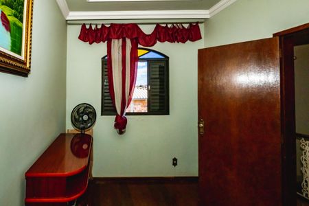 Casa à venda com 4 quartos, 360m² em Copacabana, Belo Horizonte