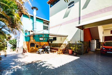 Casa à venda com 4 quartos, 360m² em Copacabana, Belo Horizonte