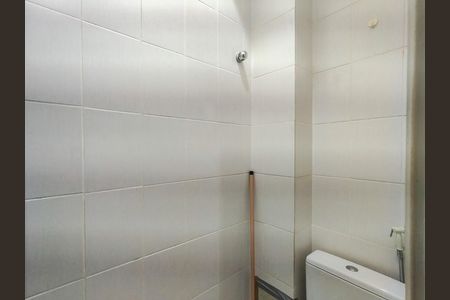 Banheiro de serviço de apartamento à venda com 2 quartos, 63m² em Tijuca, Rio de Janeiro