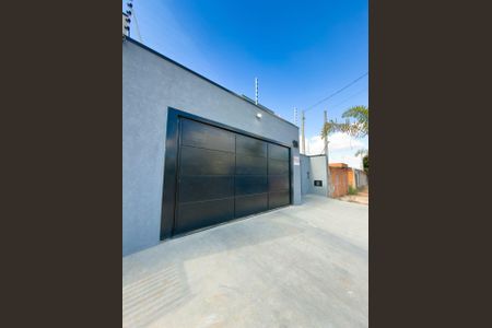 Casa para alugar com 230m², 4 quartos e 2 vagas Casa para alugar com 230m², 4 quartos e 2 vagasFachada