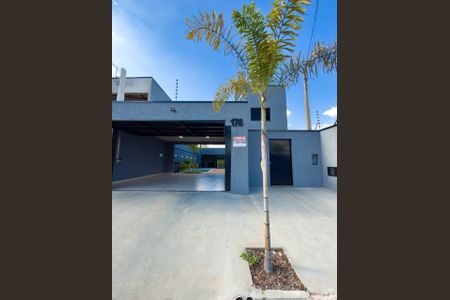 Casa para alugar com 230m², 4 quartos e 2 vagas Casa para alugar com 230m², 4 quartos e 2 vagasFachada
