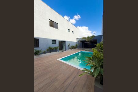 Casa para alugar com 230m², 4 quartos e 2 vagas Casa para alugar com 230m², 4 quartos e 2 vagasPiscina