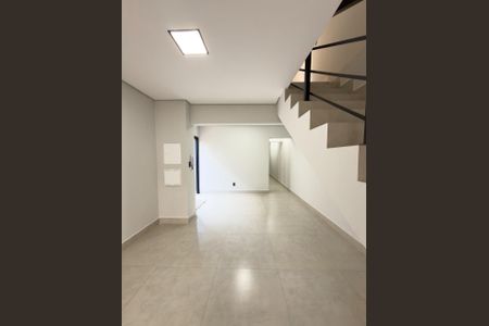 Casa para alugar com 230m², 4 quartos e 2 vagas Casa para alugar com 230m², 4 quartos e 2 vagasSala