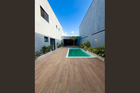Casa para alugar com 230m², 4 quartos e 2 vagas Casa para alugar com 230m², 4 quartos e 2 vagasPiscina