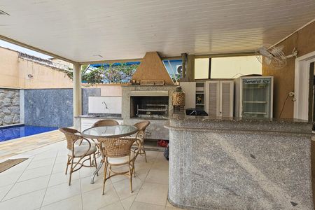 Casa para alugar com 410m², 5 quartos e 5 vagas