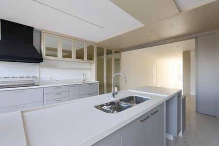 Cozinha de apartamento à venda com 3 quartos, 211m² em Real Parque, São Paulo