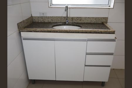 Cozinha de apartamento para alugar com 1 quarto, 55m² em Jardim Guairaca, São Paulo