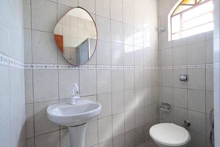 Banheiro social de casa para alugar com 2 quartos, 83m² em Jardim Laguna 3, Contagem