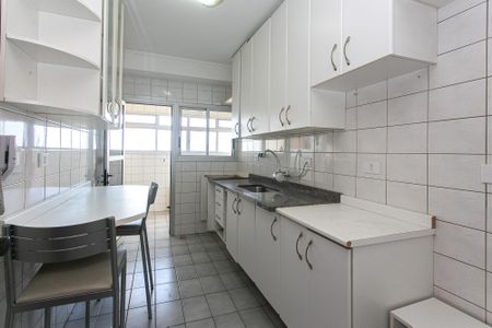 Apartamento à venda com 70m², 3 quartos e 2 vagas Apartamento à venda com 70m², 3 quartos e 2 vagasCozinha