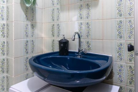 Banheiro de apartamento à venda com 1 quarto, 38m² em Partenon, Porto Alegre